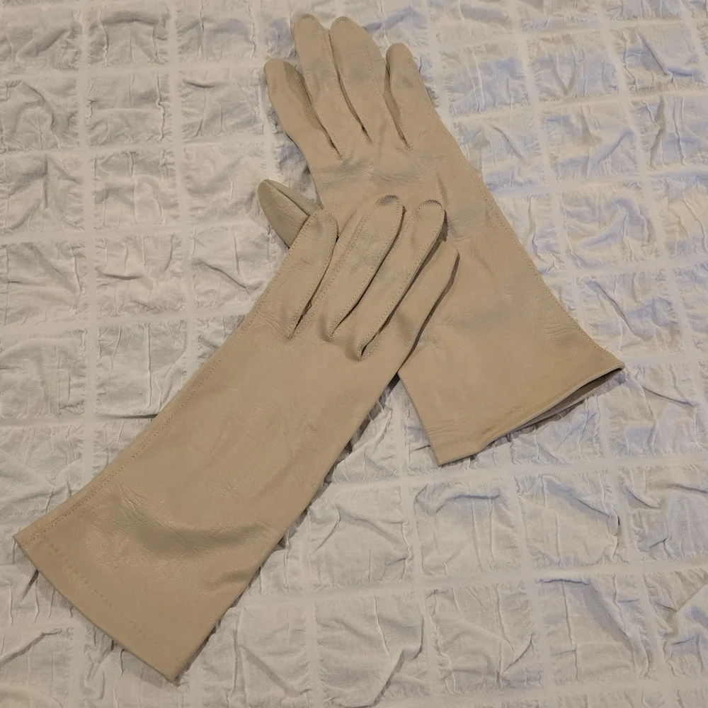 🤎 Vintage Van Raalte Tan Gloves – Size 7.5, Med-Large – Made in USA